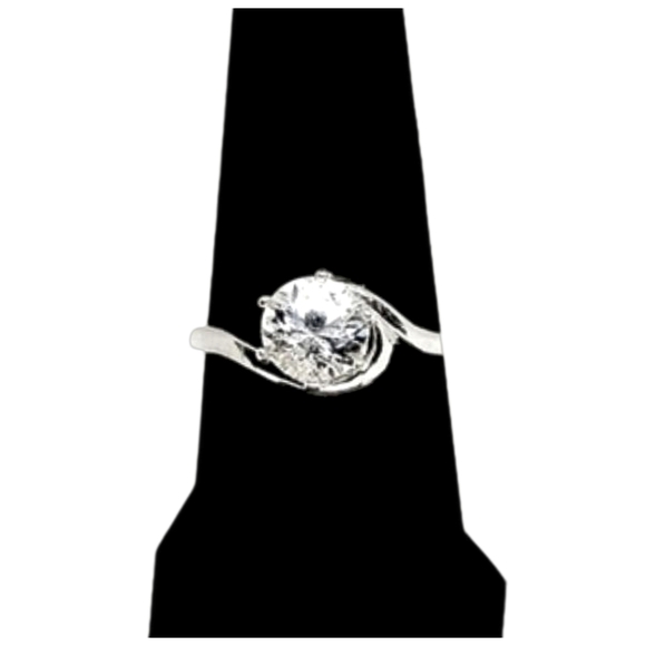 Sterling Silver Ring with Large Multifaceted Clear Topaz – Size 7.5 - Picture 5 of 6